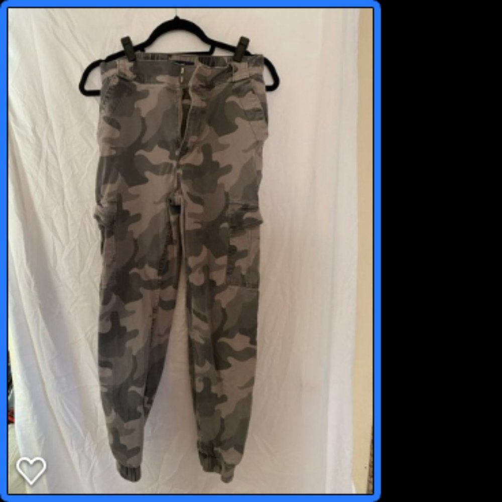 Hollister camo joggers size medium